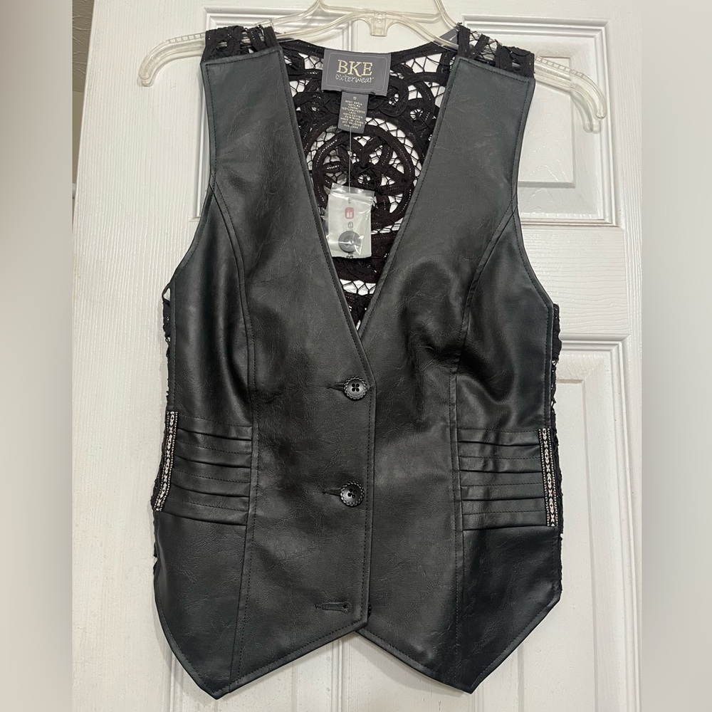 Buckle BKE Vest Size Small